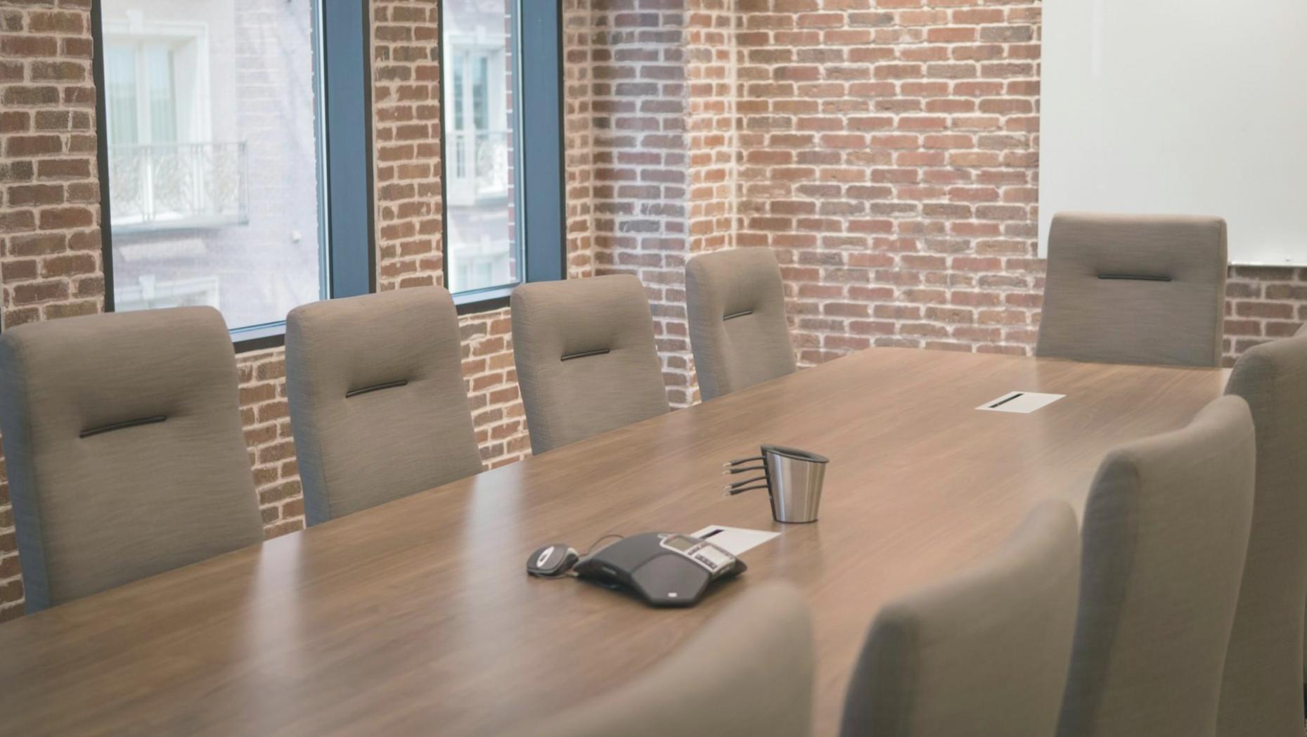 Corporate finance training environment showing real-world analyst collaboration